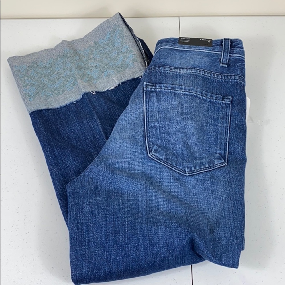 J Brand Midrise Cropped Wide-Leg Jeans in Blue with Light Wash Cuffs - Picture 7 of 9